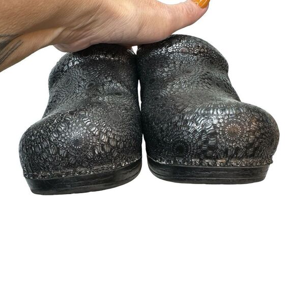 Dansko Pro XP Black Silver Medallion Embossed Patent Clog Sz US 7.5 8 EU 38 - Picture 12 of 17